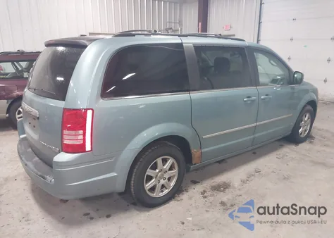 2010 Chrysler Town & Country Touring z USA, uszkodzony, nr VIN 2A4RR5D12AR428246